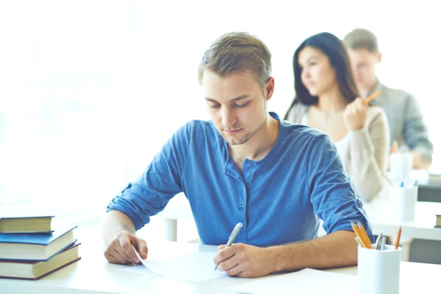 Internationale Studenten bei der Finanzplanung